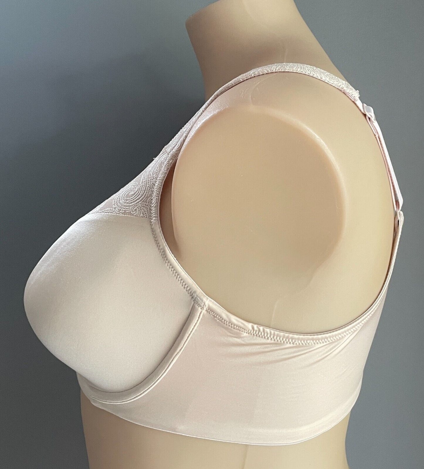 PLAYTEX Bra 20C Beige Secrets Undercover Slimming Adjustable Underwire 4S83 20 C