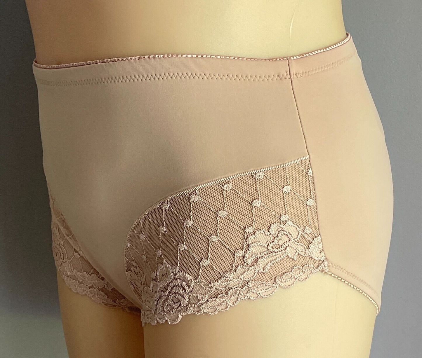 ShapeWear LUXURY COLLECTION Control Briefs Pants Mocha Tummy Control Size 24 NEW