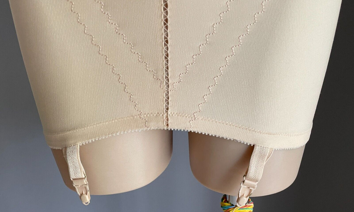 PLAYTEX Can't Believe Its A Girdle Suspender Belt Beige Open Bottom Size 16 Vtg