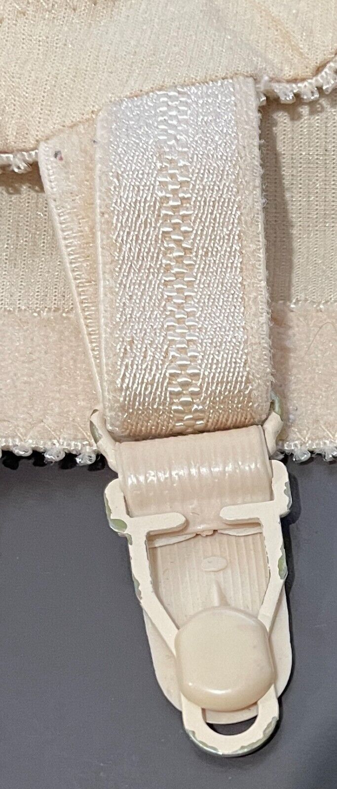 PLAYTEX Can't Believe Its A Girdle Suspender Belt Beige Open Bottom Size 16 Vtg