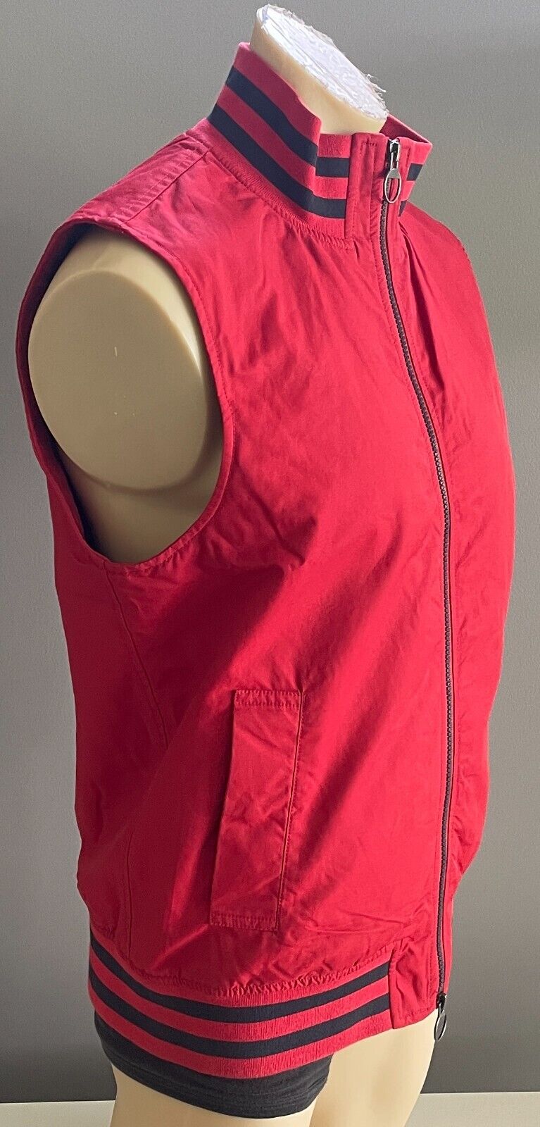 M J BALE Voyager Collection Mens Size M Red Navy Dray Gilet Vest Jacket Full Zip