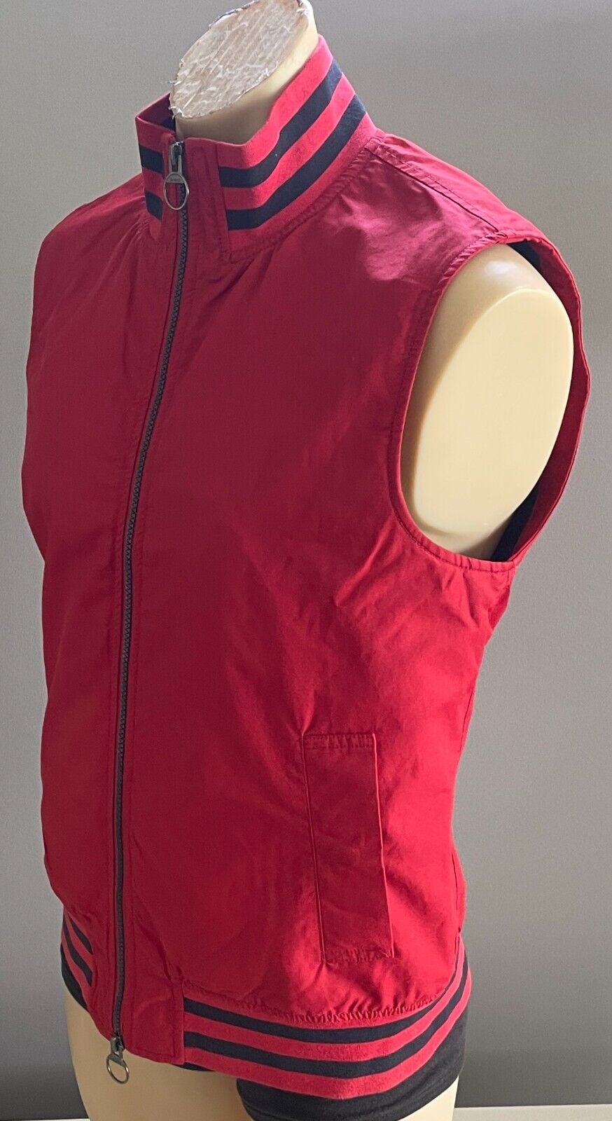 M J BALE Voyager Collection Mens Size M Red Navy Dray Gilet Vest Jacket Full Zip
