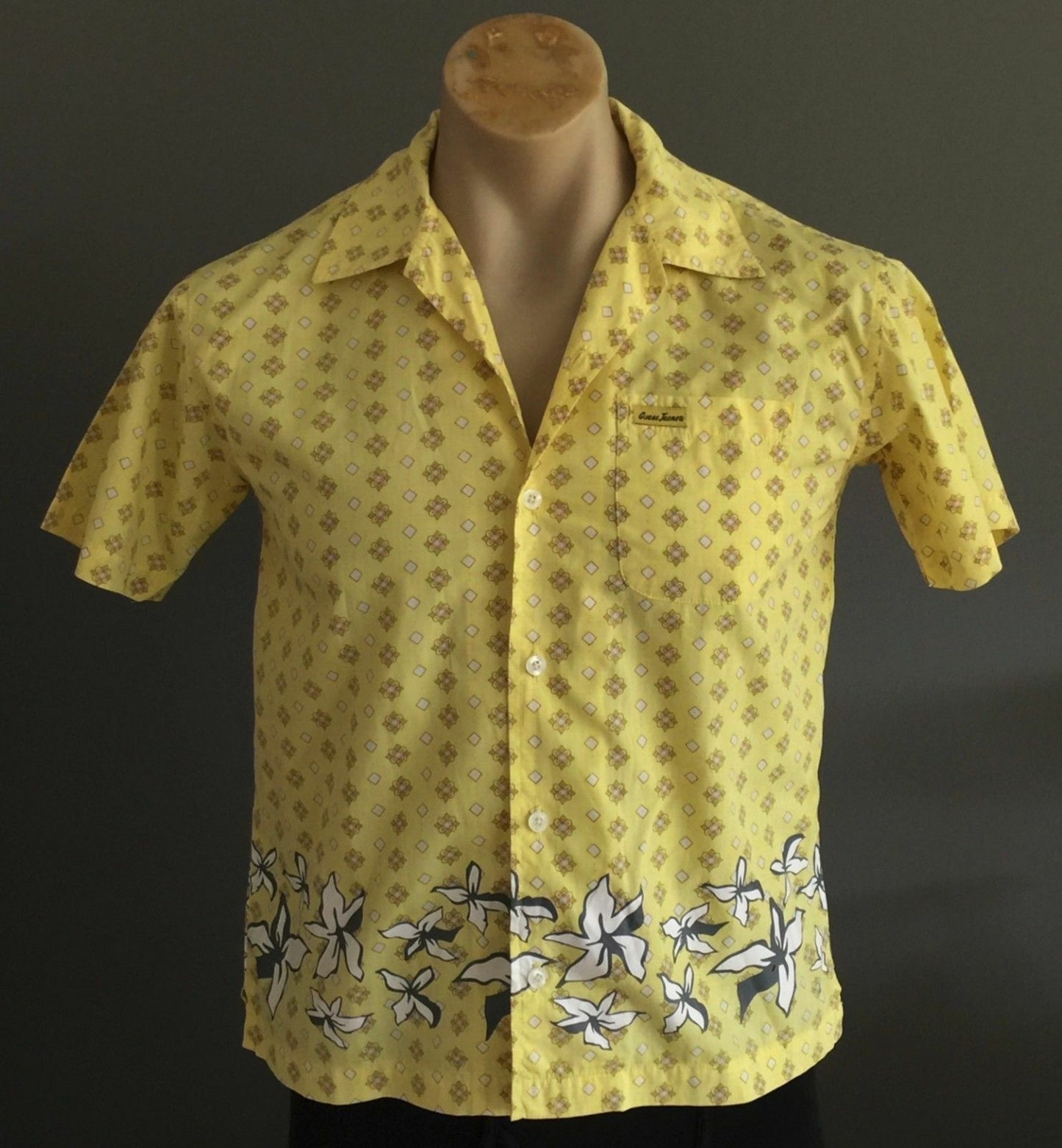 GUESS Hawaiian Shirt Short Sleeve Yellow Bright Hibiscis Border Mens Size S