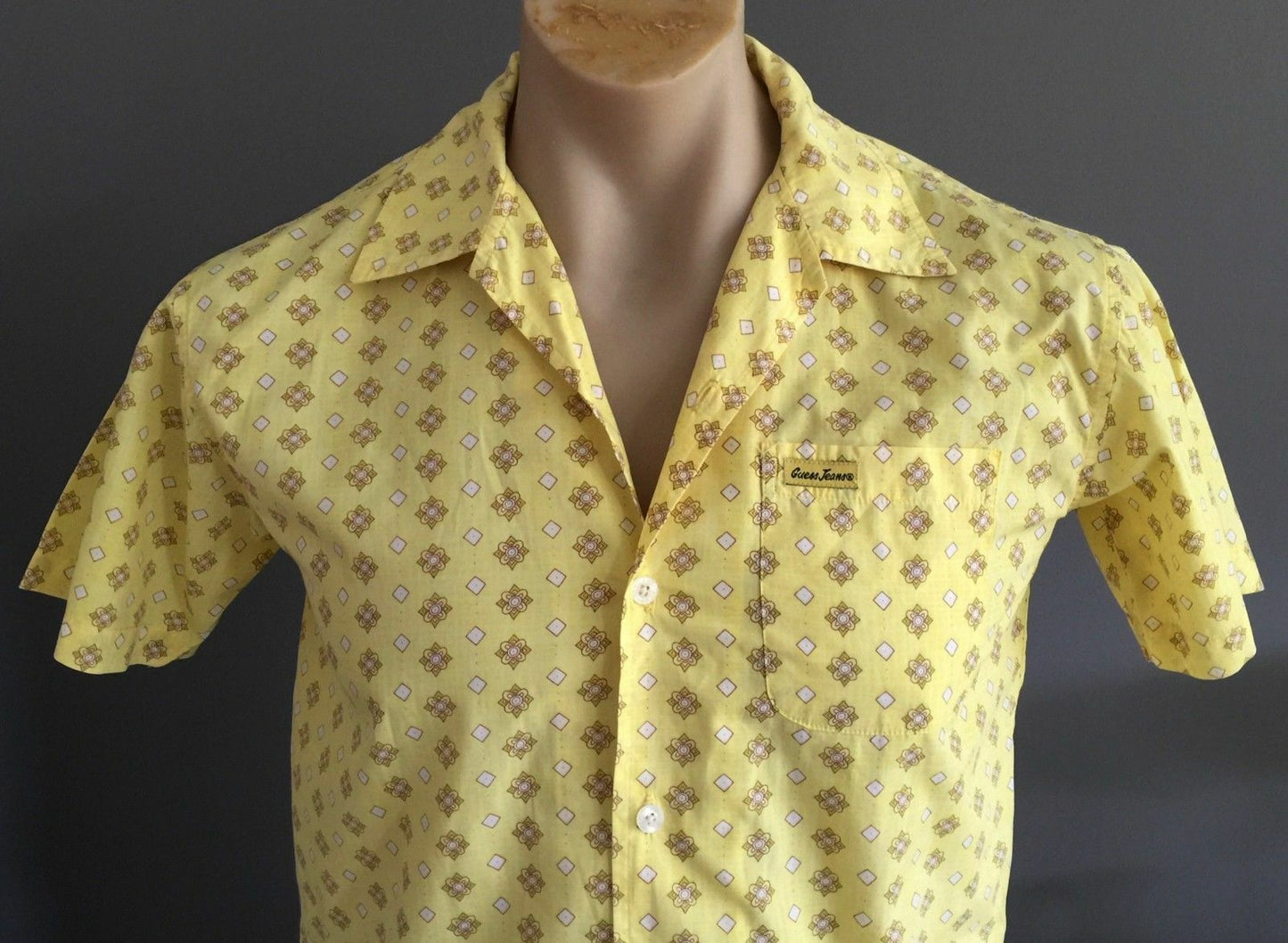 GUESS Hawaiian Shirt Short Sleeve Yellow Bright Hibiscis Border Mens Size S