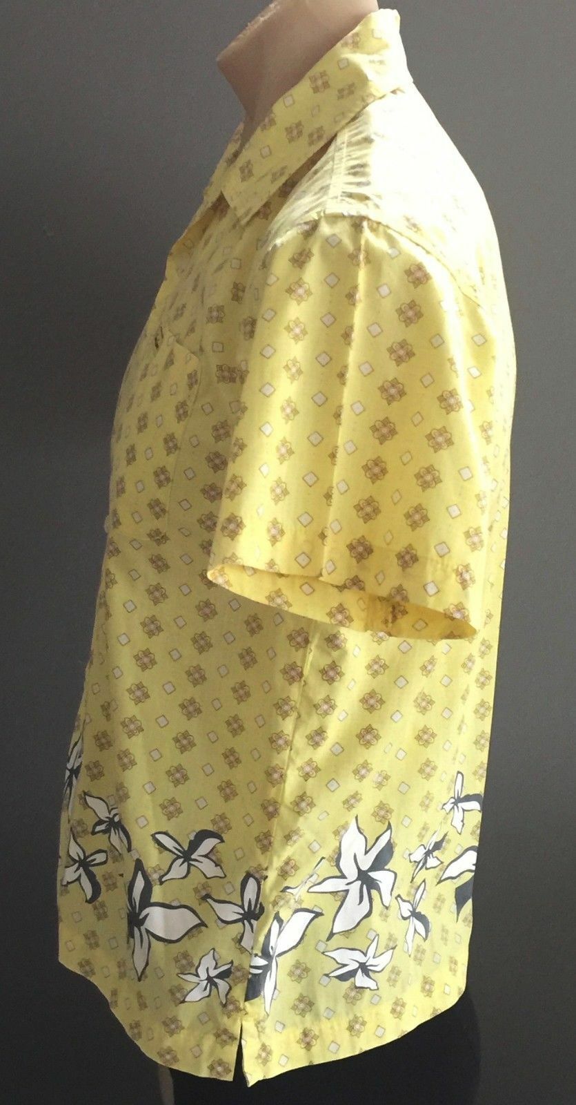 GUESS Hawaiian Shirt Short Sleeve Yellow Bright Hibiscis Border Mens Size S