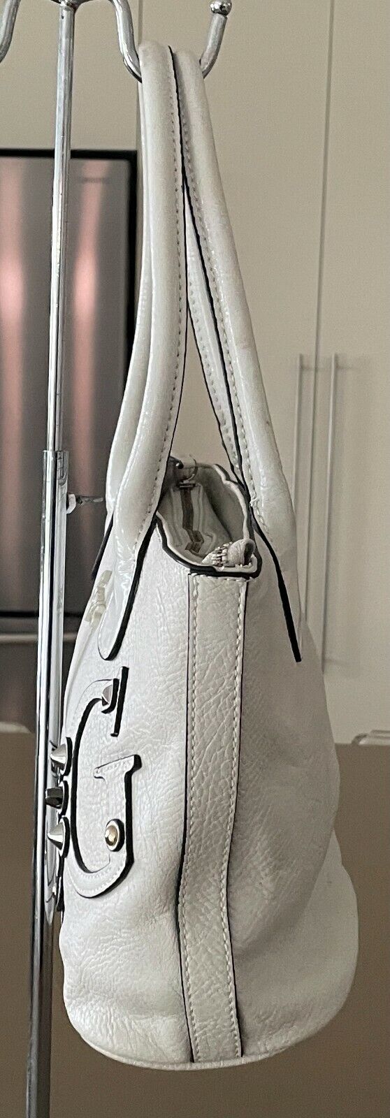 GUESS Shoulder Bag Off White Pebble Look Pleather Tote w Stud Trim w defect NEW
