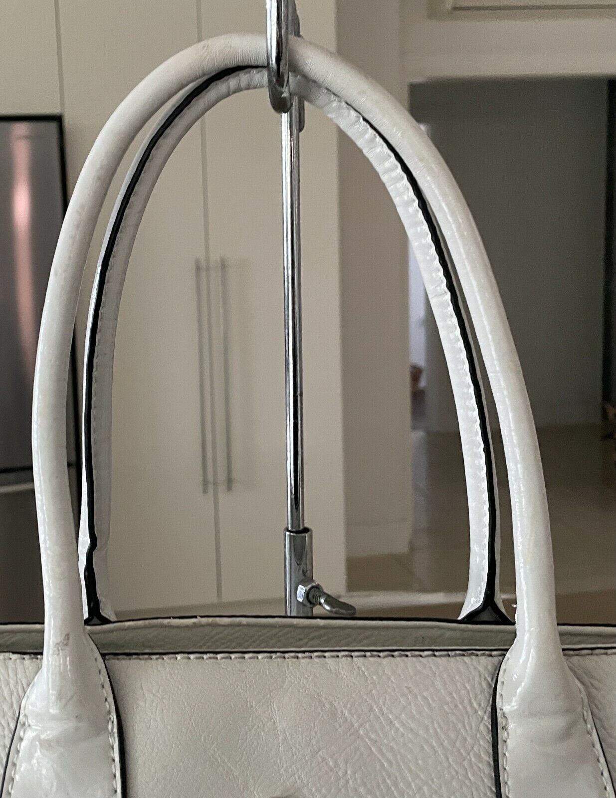 GUESS Shoulder Bag Off White Pebble Look Pleather Tote w Stud Trim w defect NEW