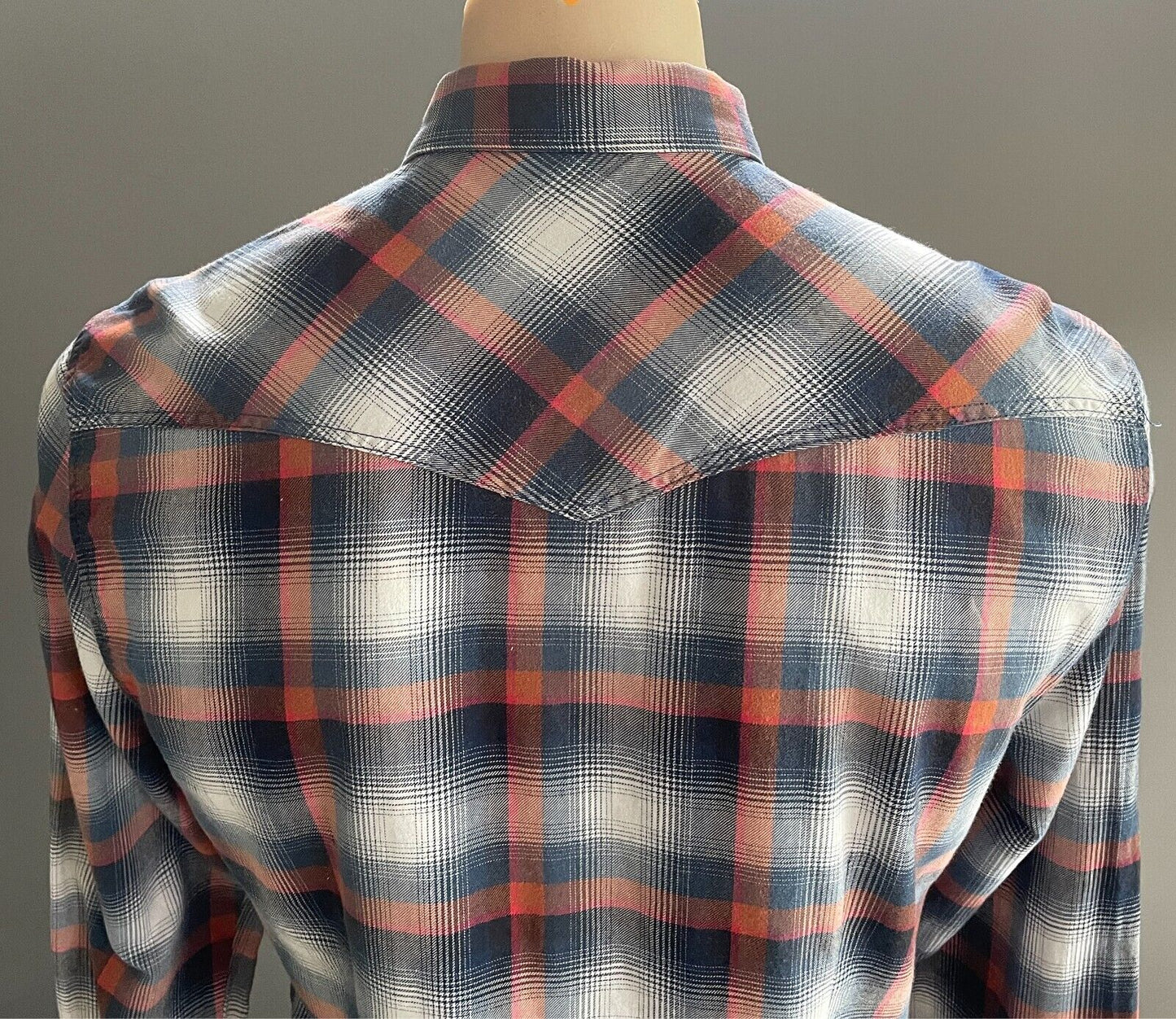 GUESS Cotton Shirt Plaid Print Slim Fit Mens Size S Button Front Long Sleeve