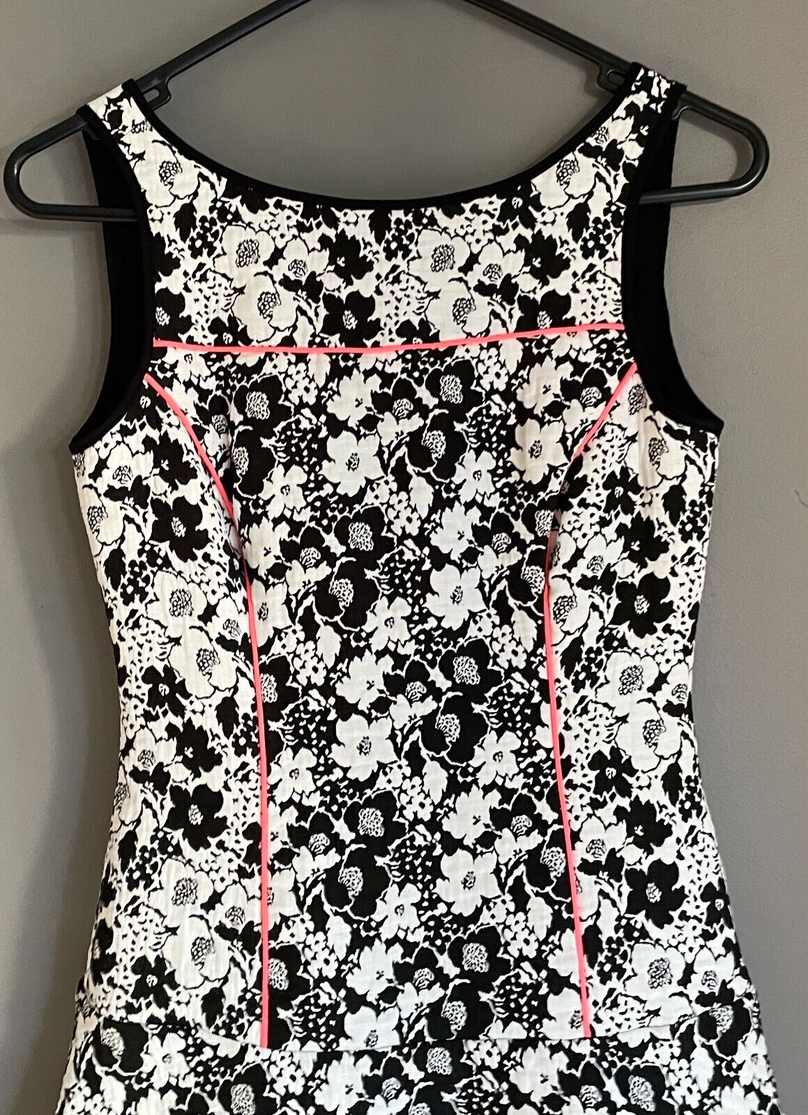 BANANA REPUBLIC Flip Dress Black White Floral Sleeveless Neon Trim Size AU 6 P