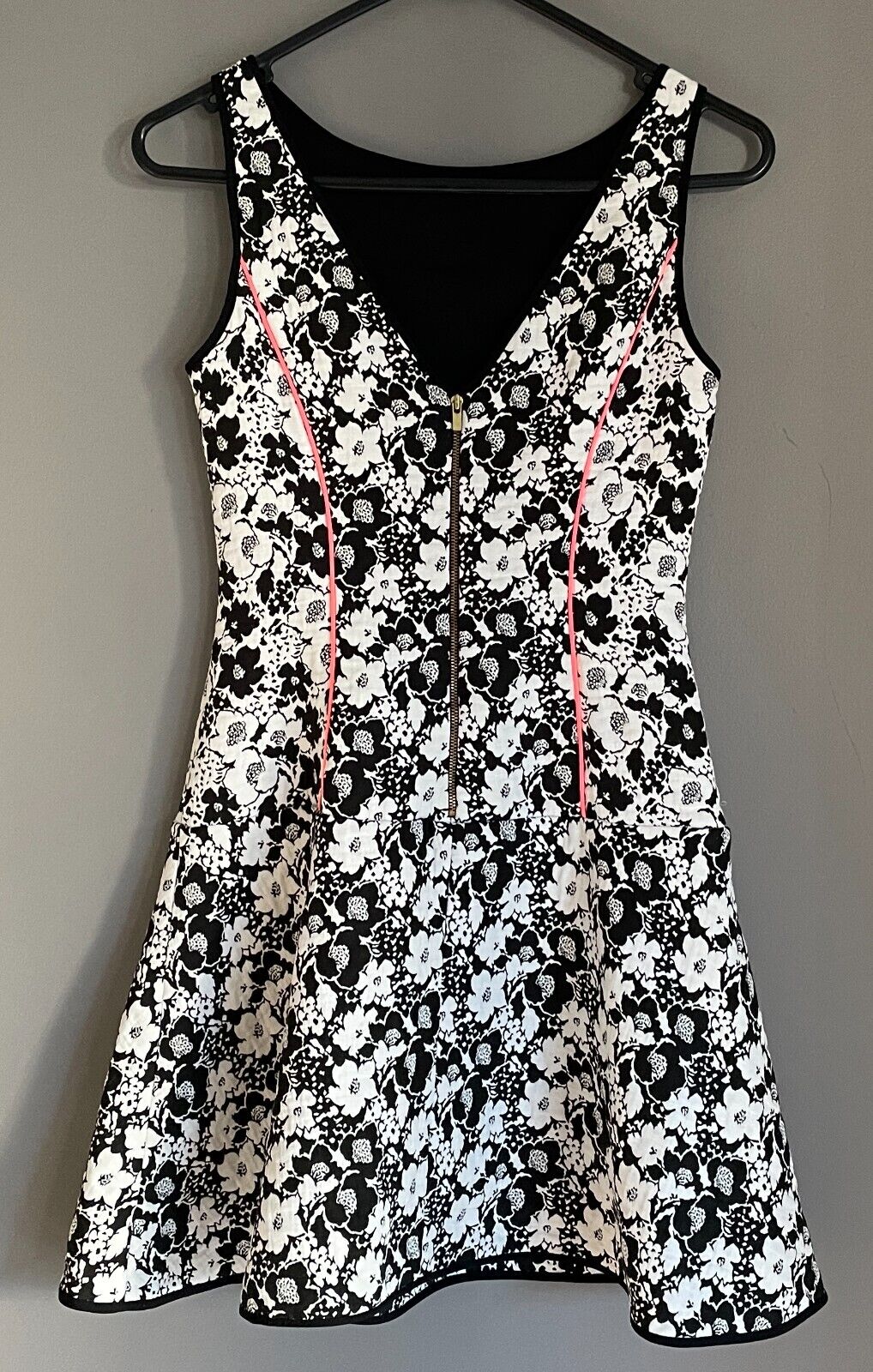 BANANA REPUBLIC Flip Dress Black White Floral Sleeveless Neon Trim Size AU 6 P