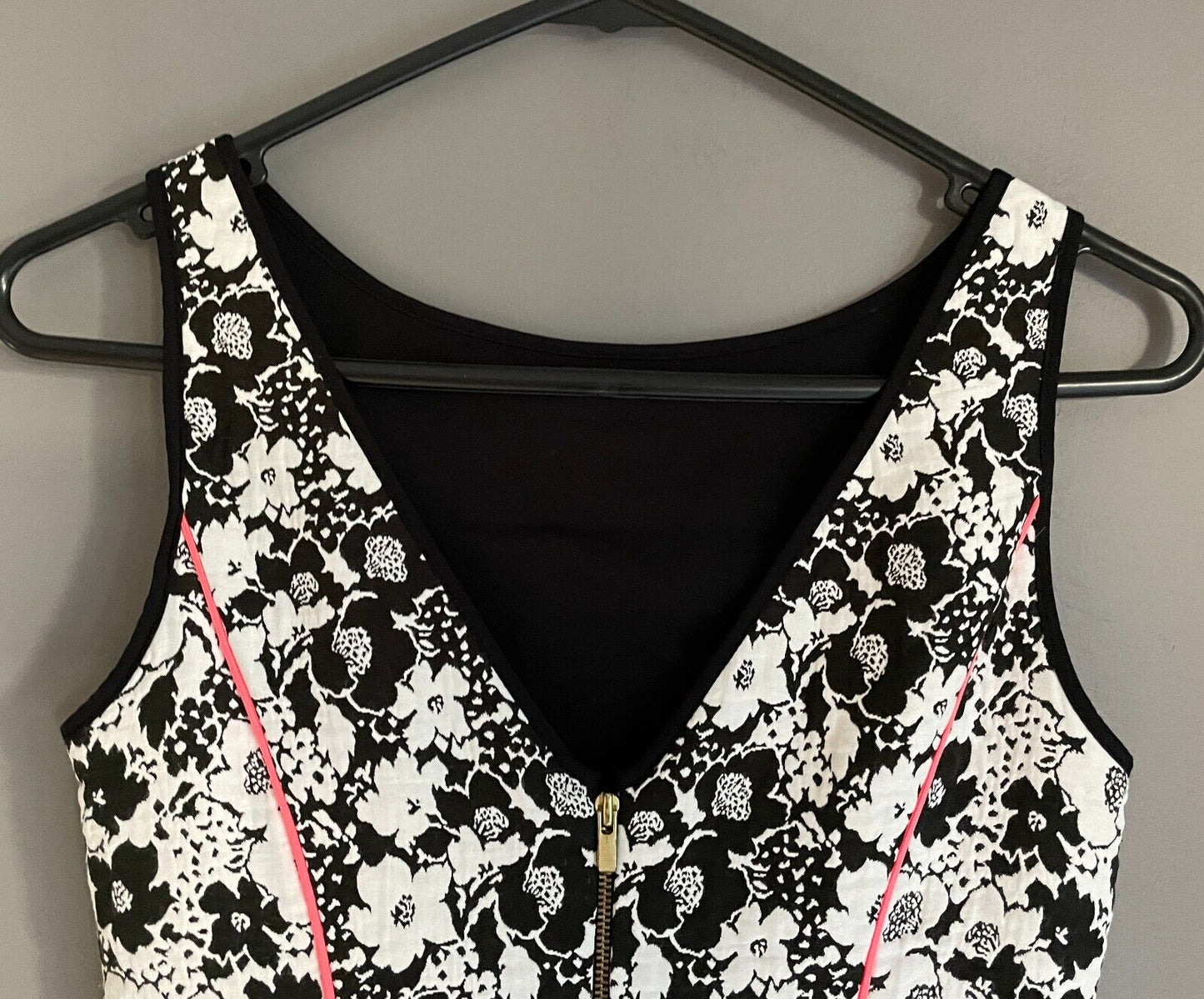 BANANA REPUBLIC Flip Dress Black White Floral Sleeveless Neon Trim Size AU 6 P